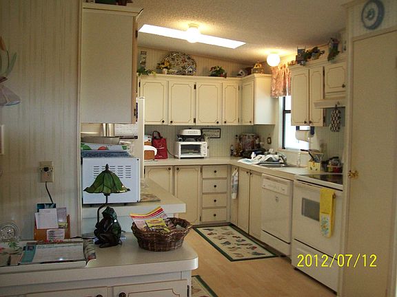 2nd image of 742 Riverview Cir