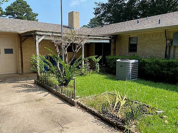 2nd image of 405 Country Club Dr