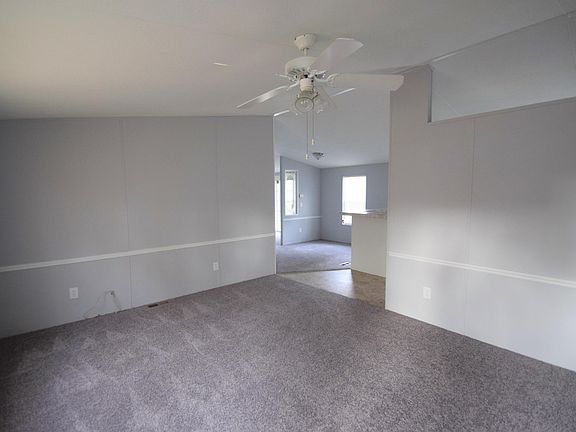 3rd image of 2253 Amarylis Ave