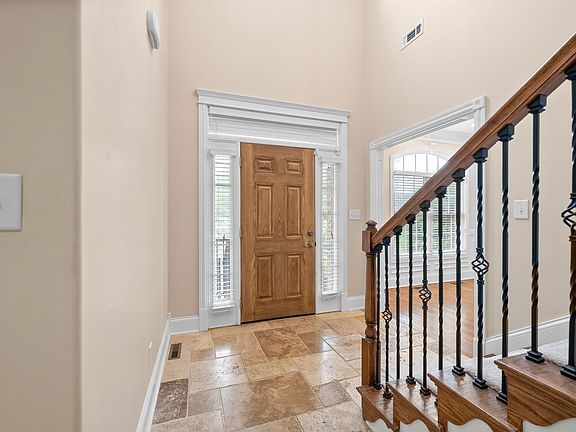 4th image of 137 Clarendon Trce