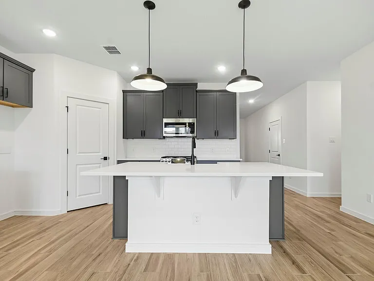 8427 Bay Ridge Cir — Photo 4