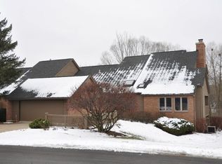 2431 Tall Oaks Dr, Elgin, IL 60123