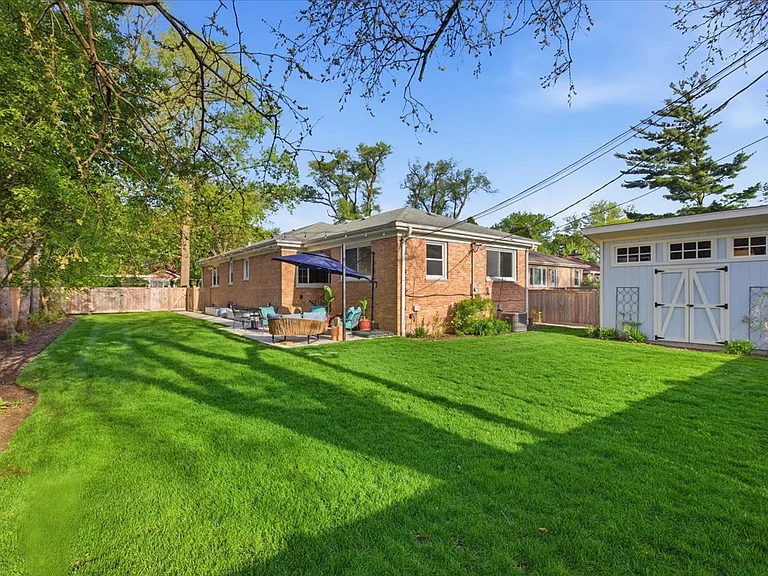 9237 Lincolnwood Dr — Photo 42