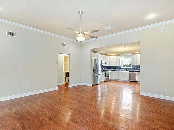 Living connected with Kitchen/dining