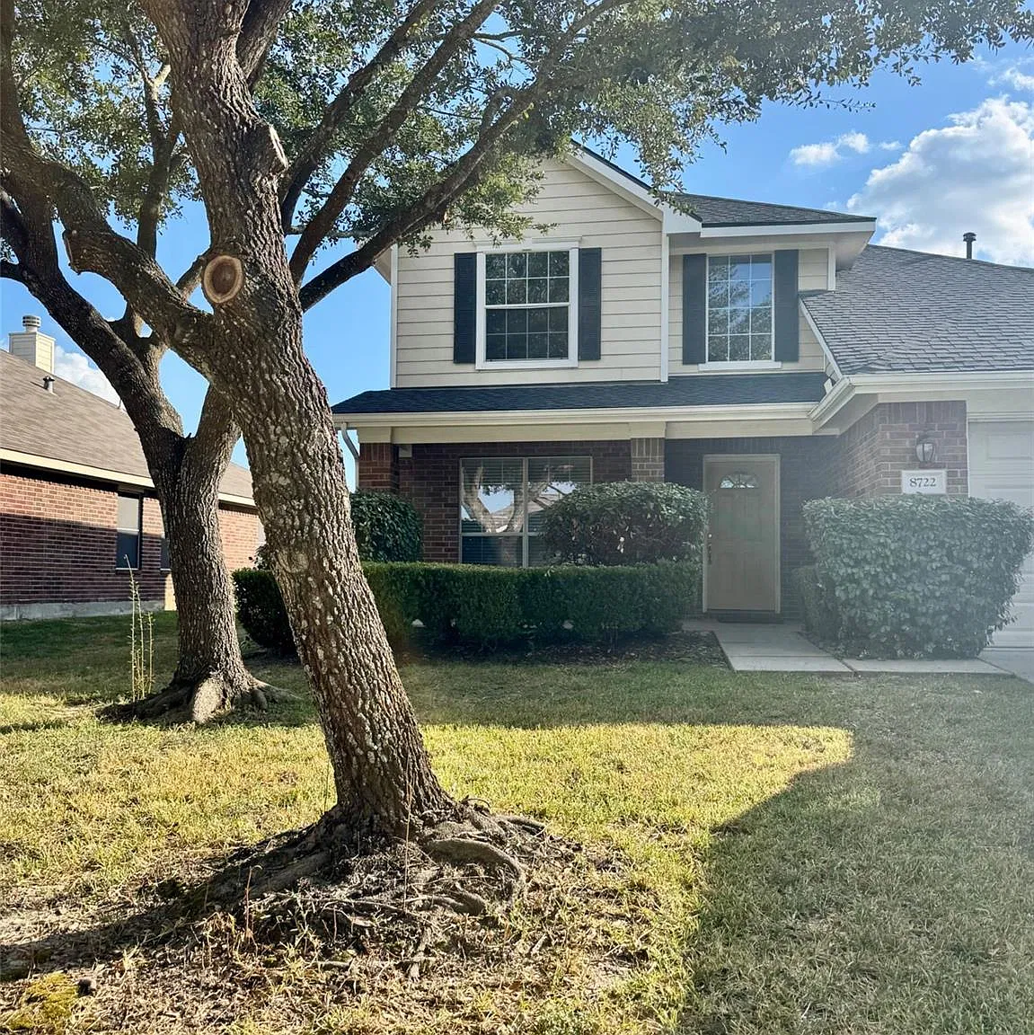 4 bed, 2.5 bath, 2343 sqft, $2,100 — Photo 1