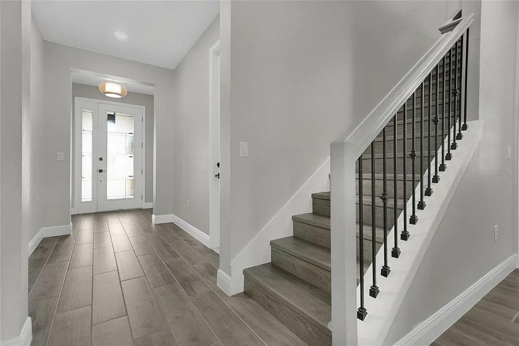 5 bed, 3.5 bath, 3167 sqft, $3,900 — Photo 2