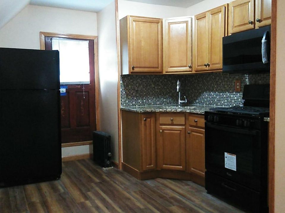 1st image of 942 E 98th St