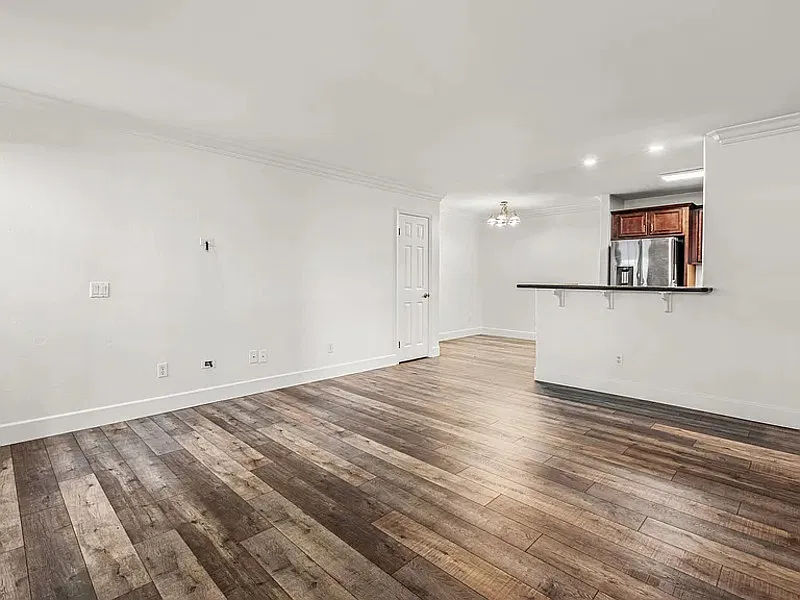 2 bed, 2.0 bath, 904 sqft, $2,500 — Photo 3