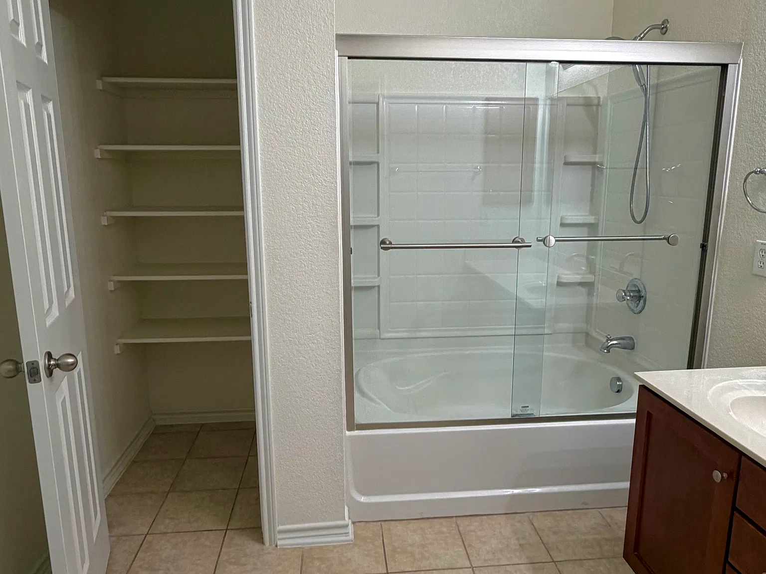 2 bed, 2.5 bath, 1896 sqft, $2,450 — Photo 3