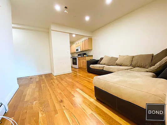 Rented by Bond New York | media 2