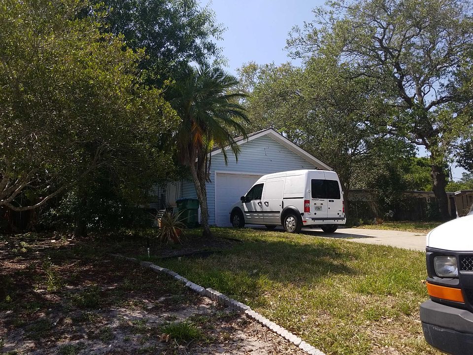 2nd image of 2034 Valencia Way