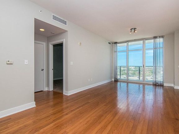 4th image of 1120 E Kennedy Blvd Unit 1418