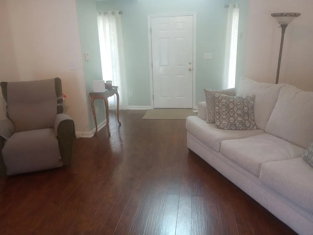 1 bed, 1.0 bath, 1683 sqft, $850 — Photo 2