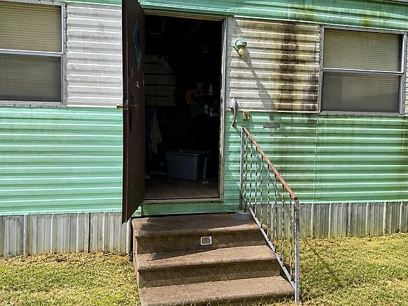 3rd image of 5601 Carrie St