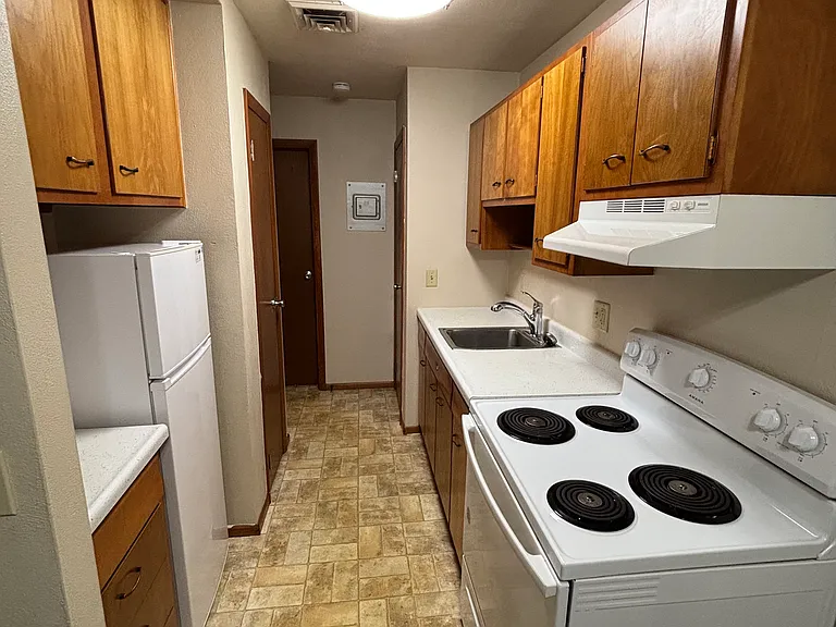 Ellis Apartments — Photo 2