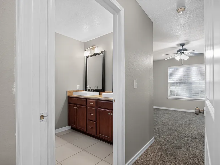 451 Eisenhower Dr — Photo 15