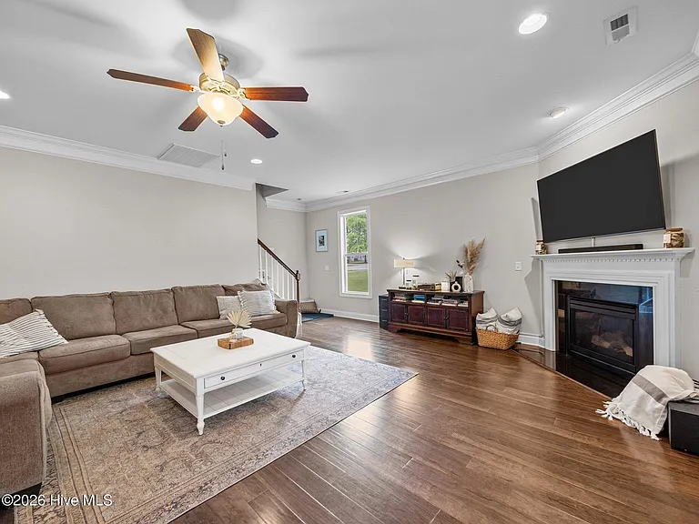 154 Cornel Ln — Photo 5
