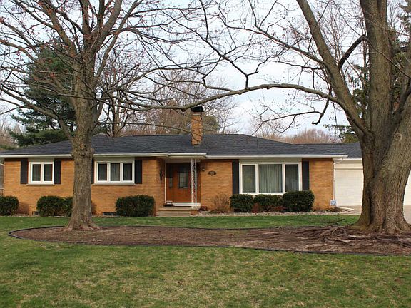 2nd image of 124 Fairway Dr