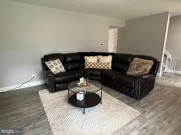 4th image of 3422 Palace Ct