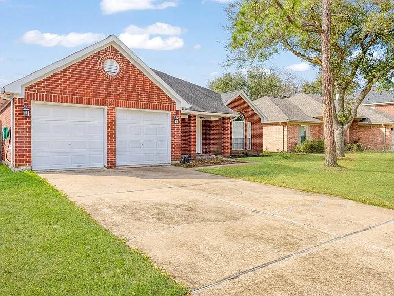 2922 Abbey Field Dr — Photo 2