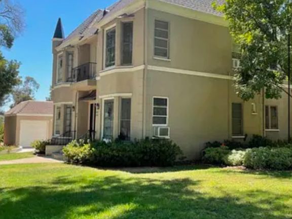 2nd image of 496 Kensington Pl #496