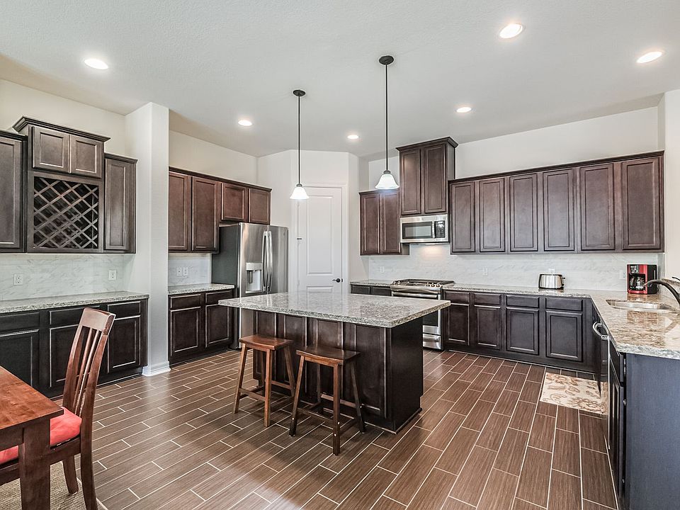 1st image of 9 Laurelwood Dr