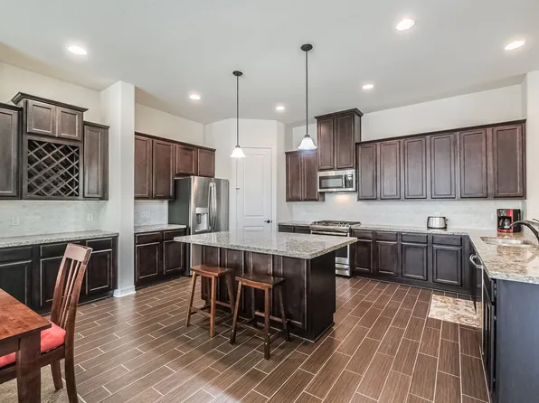 9 Laurelwood Dr, Houston, TX 77058