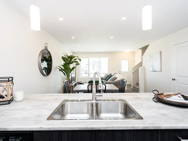 900 Vaughan Ave — Photo 14