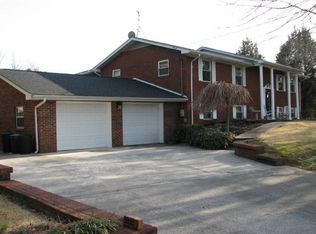 3549 Weavers Dr, Louisville, TN 37777