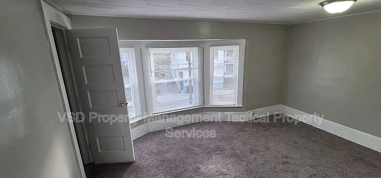 7523 Aetna Rd — Photo 3