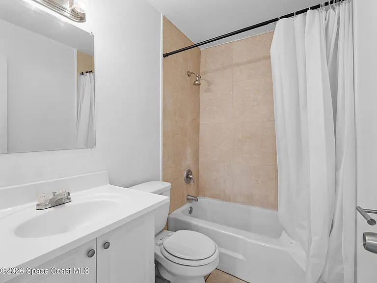 89 NW Irwin Ave #7 — Photo 9