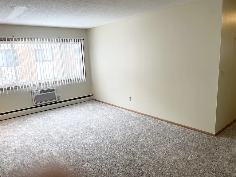 Oak Hills Apartments — Photo 24