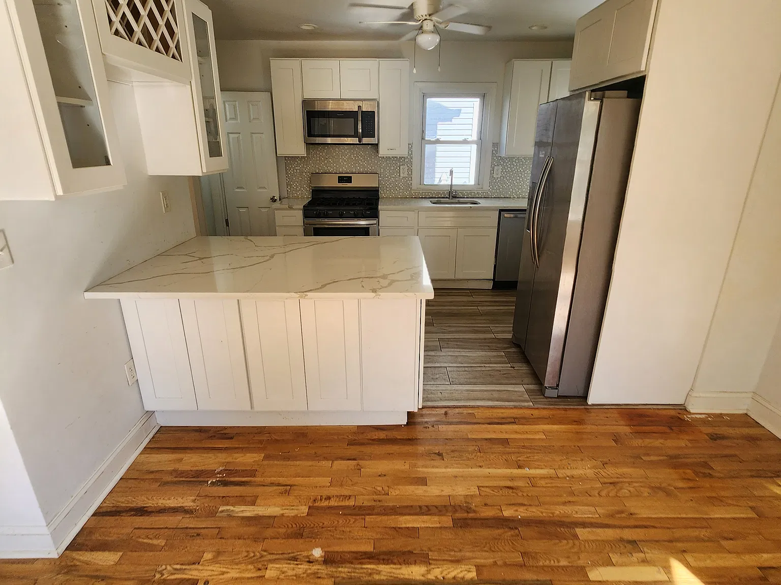 3 bed, 1.5 bath, 1294 sqft, $3,500 — Photo 4