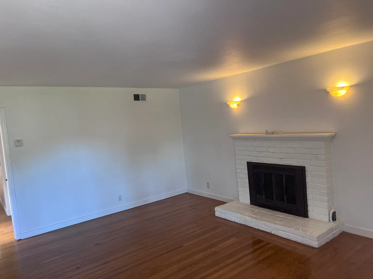 4 bed, 2069 sqft, $5,990 — Photo 2
