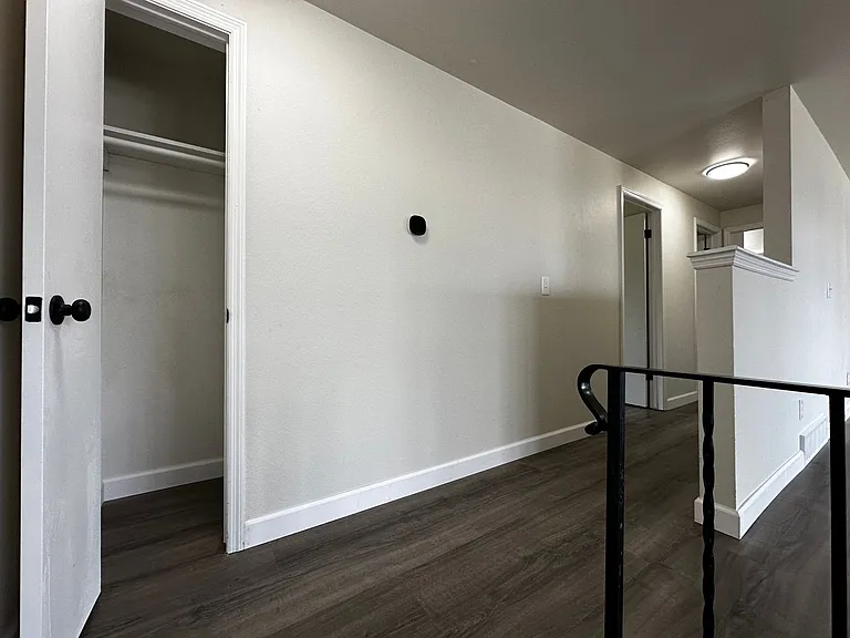 2746 Nicolet Dr — Photo 25