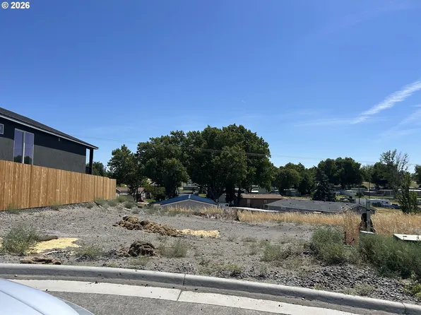 1746 NE 9th Pl, Hermiston, OR 97838