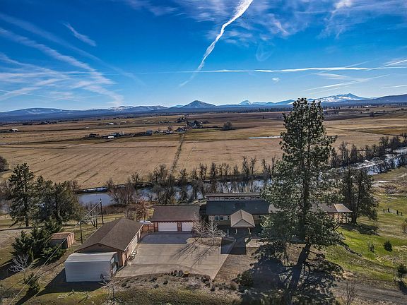 2nd image of 44789 Peppermint Ct