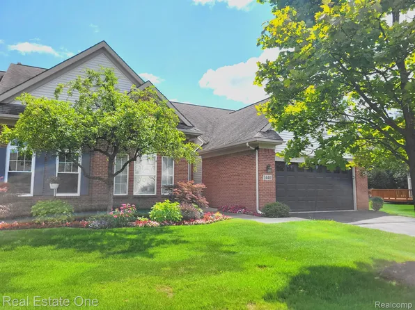1440 Treyborne Cir, Walled Lake, MI 48390