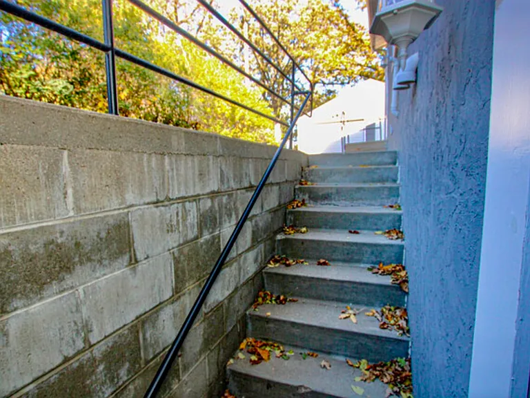 707 6th Ave E #B — Photo 4