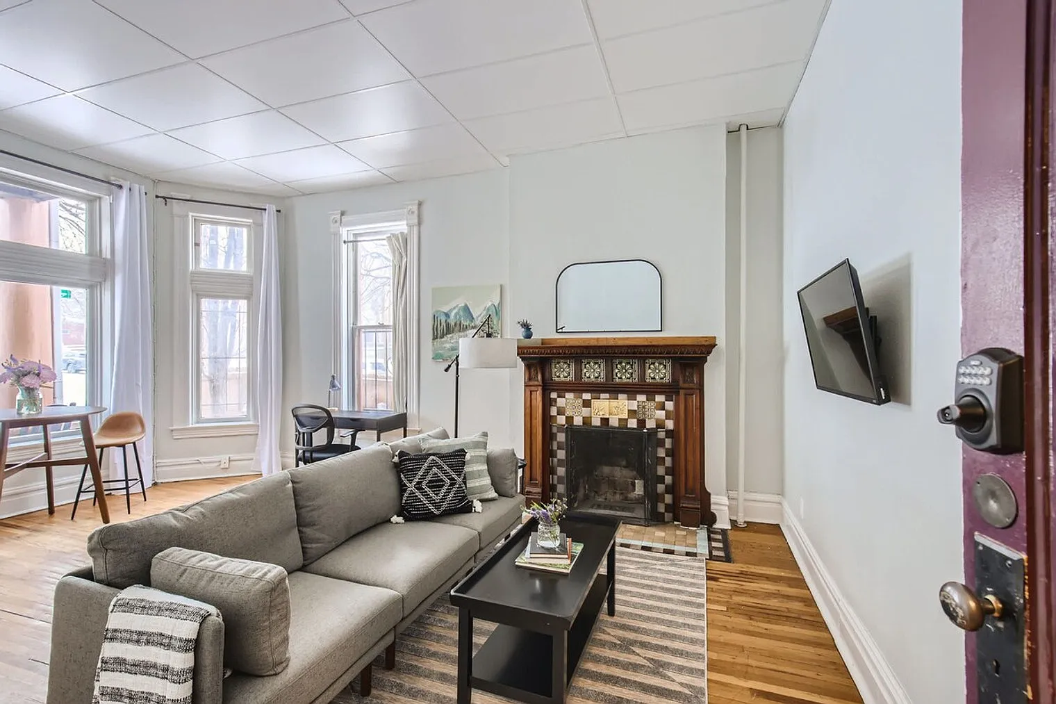 1 bed, 1.0 bath, 699 sqft, $2,739 — Photo 2