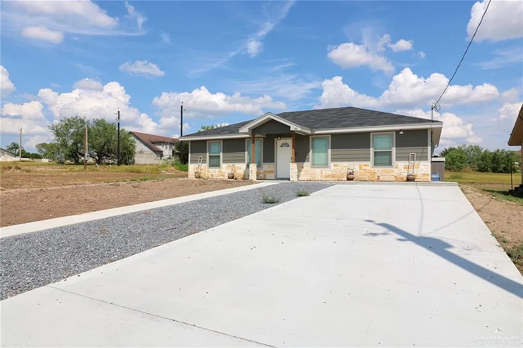 3 bed, 2.0 bath, 1247 sqft, $1,350 — Photo 3