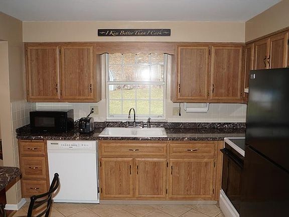 2nd image of 552 Willow Ave