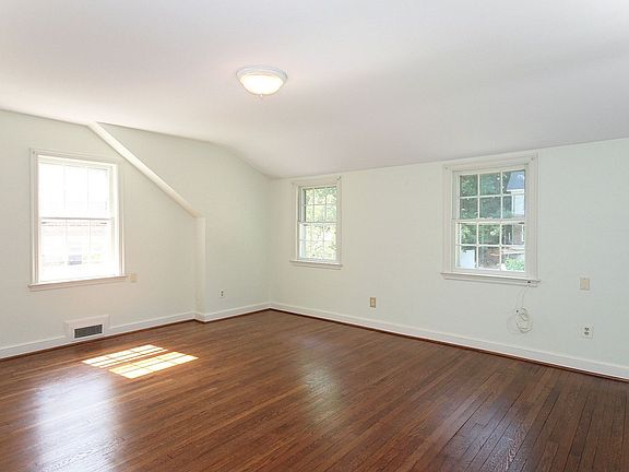 5th image of 4733 Woodway Ln NW
