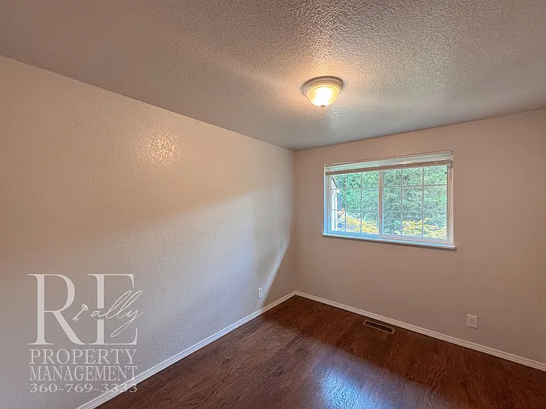 7611 Oak Park Dr NW — Photo 17
