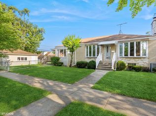 2258 S 5th Ave, Riverside, IL 60546