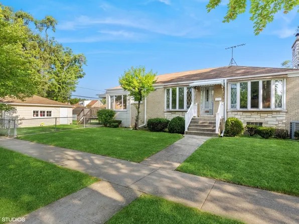 2258 S 5th Ave, Riverside, IL 60546