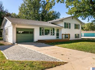 1324 Meadow Dale Dr, Lincoln, NE 68505