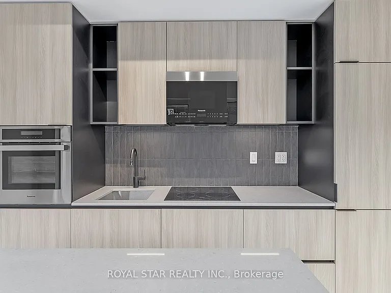 2 Augusta Ave #Penthouse 04 — Photo 14