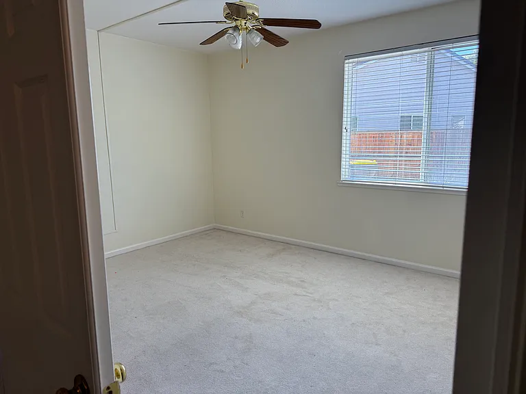 5049 Pine Lake Ct — Photo 26