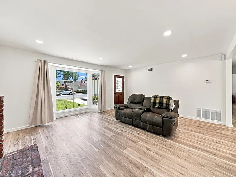 17611 Leslie Ave — Photo 15
